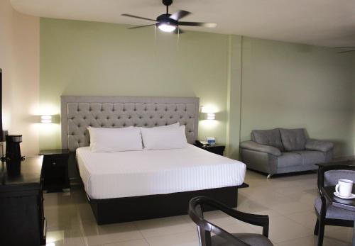 Hotel Mirage in La Piedad de Cabadas