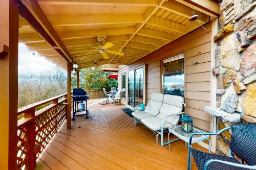 Beaver Lake Retreat in Lost Bridge Village (AR)