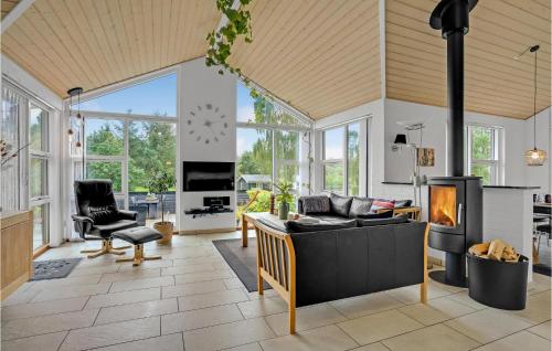 Pet Friendly Home In Farsø With Sauna in Hvalpsund