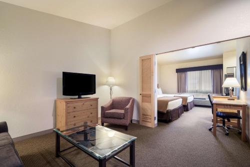 Best Western Golden Spike Inn & Suites