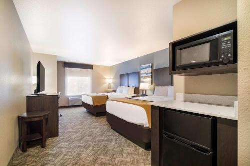 Best Western Golden Spike Inn & Suites