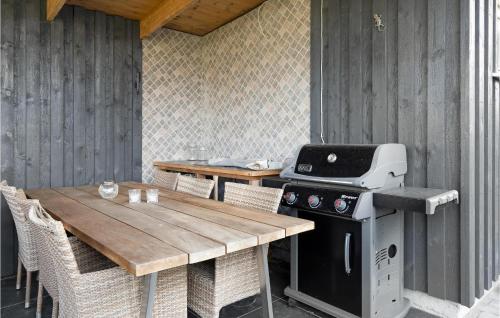  Beautiful Home In Ølsted With Kitchen in Ølsted