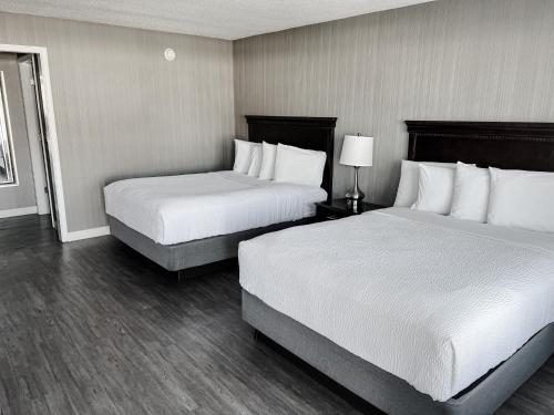 2 queen beds