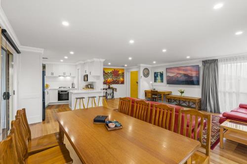 Mooroolbark Pet Friendly 4 Bedroom House