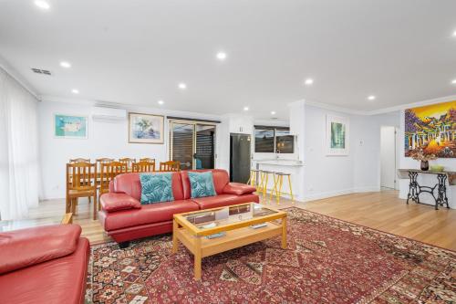 Mooroolbark Pet Friendly 4 Bedroom House