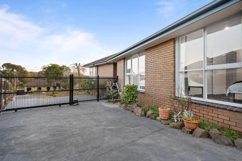 Mooroolbark Pet Friendly 4 Bedroom House