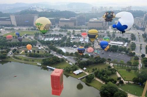 Icon2 Condo in IOI City Mall Putrajaya Pool View - image 14