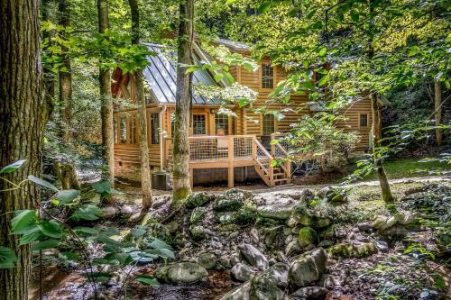 Firefly Creek in Gatlinburg, USA