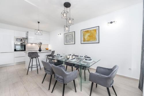 Deluxe Apartment Paula with private Pool and Sauna in Cibaca