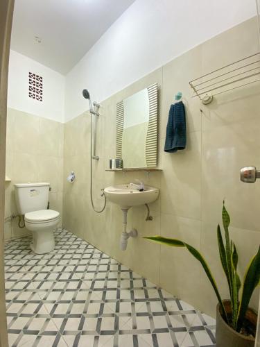 Bathroom, Kost Studio 62 in Cimanggis