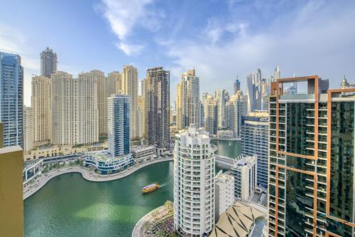 Regal Studio at The Address Residences Dubai Marina by Deluxe Holiday Homes, Dubaj