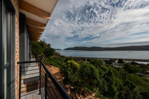 Knysna Lagoon Views in Style with Solar Backup in Knysna Csúcs