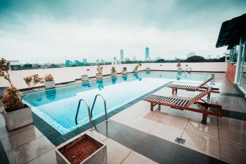 Swimming pool, Asian Residencies @ Trillium, Colombo 7 in Narahenpita