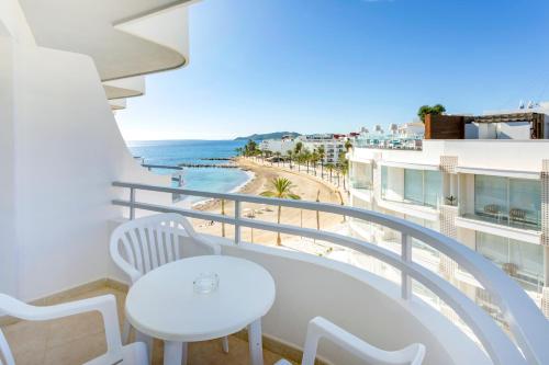 Apartamentos Mar y Playa - image 13