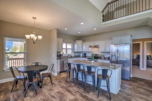 Charming Asheville Retreat with Views Near Downtown! in Asheville, USA