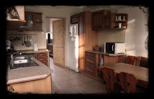 Dwór Jeziory Wielkie (Dwor Jeziory Wielkie) in Zaniemysl