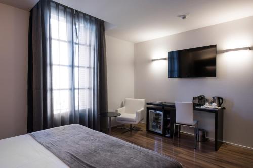 Superior Double or Twin Room image 4
