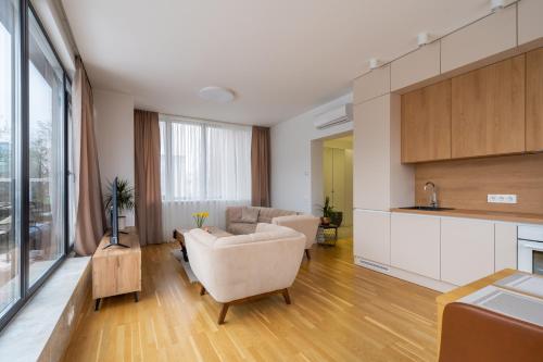 1-bedroom penthouse with underground parking, Ryga (zdjęcie 9)