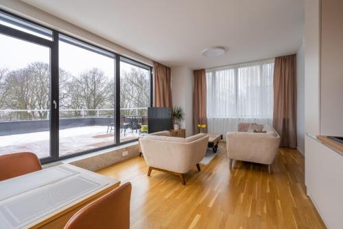 1-bedroom penthouse with underground parking, Ryga (zdjęcie 3)