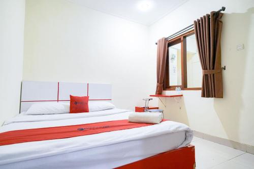 RedDoorz at Buah Batu 5 – Bandung, KY