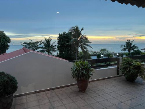 Melaka Beachfront Villa with Pool Melaka Beachfront Villa with Pool