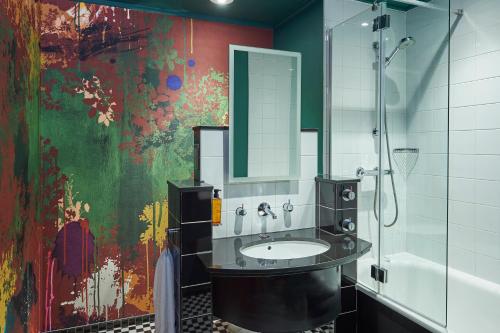 room detail thumbnail 2