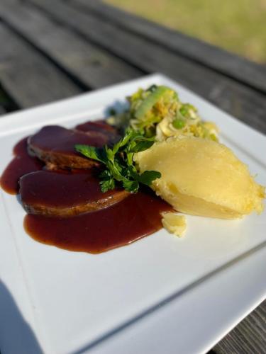 Woodlands Hall Hotel - image 9