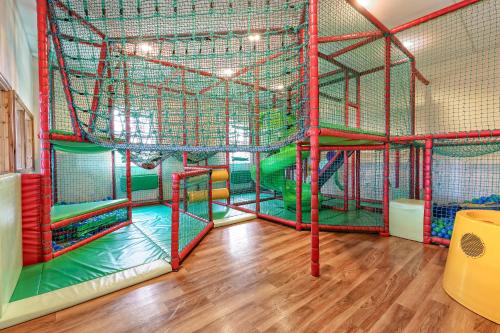 Woodlands Hall Hotel - image 2