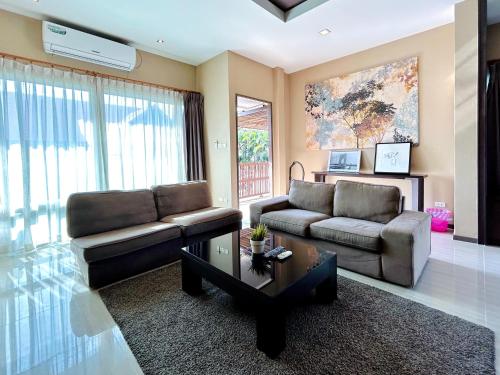 Modern pool villa with 3 bedrooms and 3 bathrooms. in Khao Talo