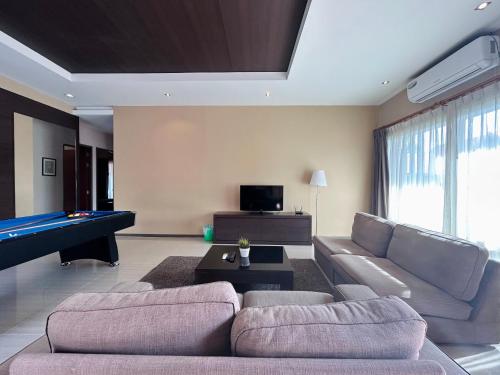 Modern pool villa with 3 bedrooms and 3 bathrooms. in Khao Talo