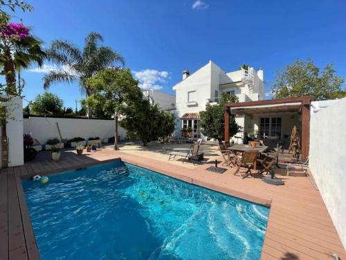 Bonita villa moderna cerca de la playa in อตายาลา อิสดาเบ