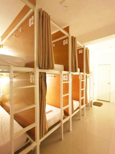 NomadsMNL Airport Hostel, Manila
