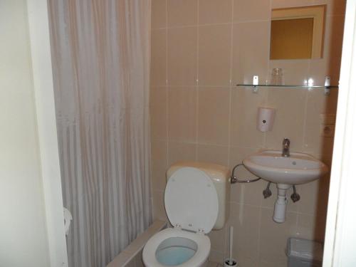 Royal Hotel - image 7