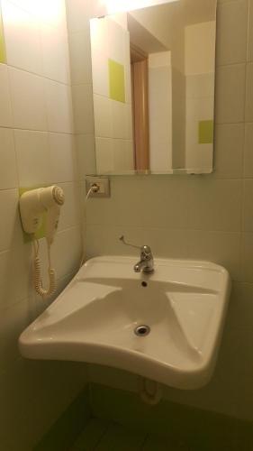 2 twin beds