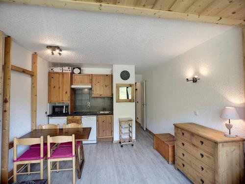 Apartment (5 Adults) room in 2 Pièces 5 Pers Rénové Piste & Commerces Wifi Gratuit