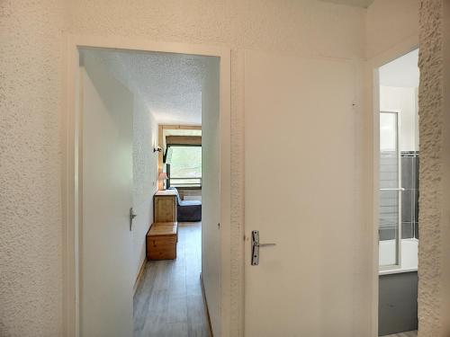 2 Pièces 5 Pers Rénové Piste & Commerces Wifi Gratuit - image 5