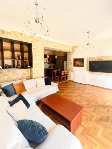 Neoclassical 2Bed in Kallimarmaro