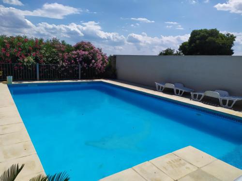 Maison 6 personnes avec piscine terrain arboré clôturé - Location saisonnière - Vallabrix