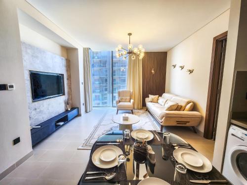 STAY BY LATINEM Luxury 2BR Holiday Home CV B2302 near Burj Khalifa, Dubai (Foto 3)