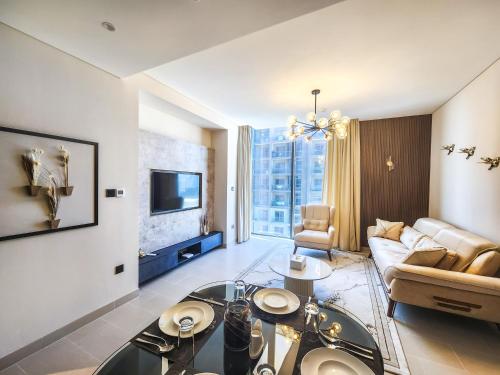 STAY BY LATINEM Luxury 2BR Holiday Home CV B2302 near Burj Khalifa, Dubai (Foto 10)