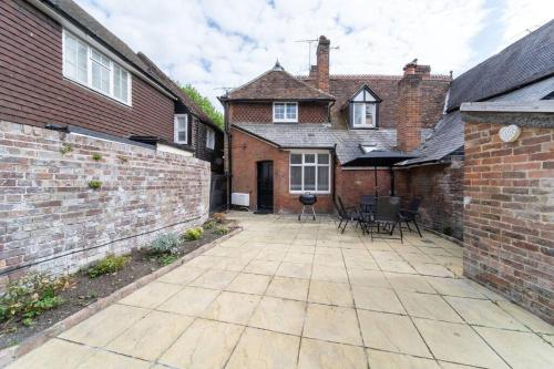 Beautiful 2 Bedroom House With Spacious Garden BBQ