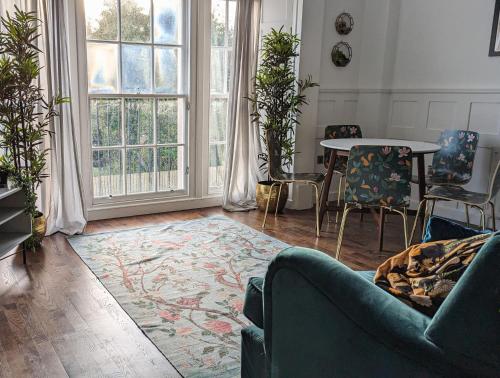 2 bedrooms, 3 beds