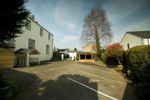 Acorn House - image 12