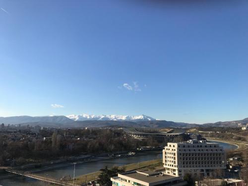 Blue Sky, Skopje (fotografie 5)