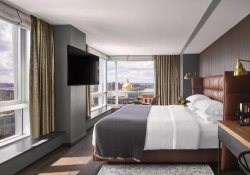 Premium King Room with Boston Skyline View