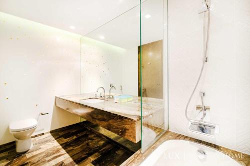 LUX - Lavish Suite with Full Palm Jumeirah View 2 - image 13