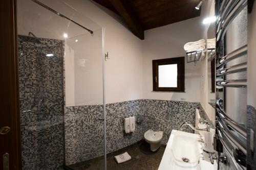 Executive Suite image 10