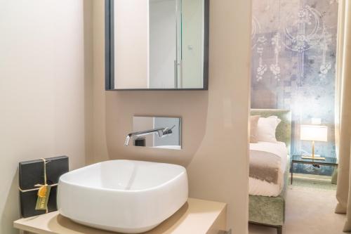 Ninfea Luxury Suites - image 8
