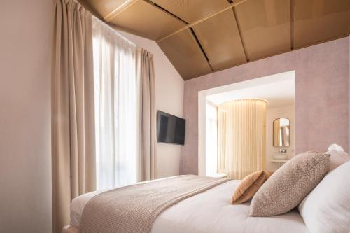 Ninfea Luxury Suites - image 12