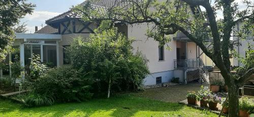 花園, Ferienwohnung in Humes in 埃珀爾博恩